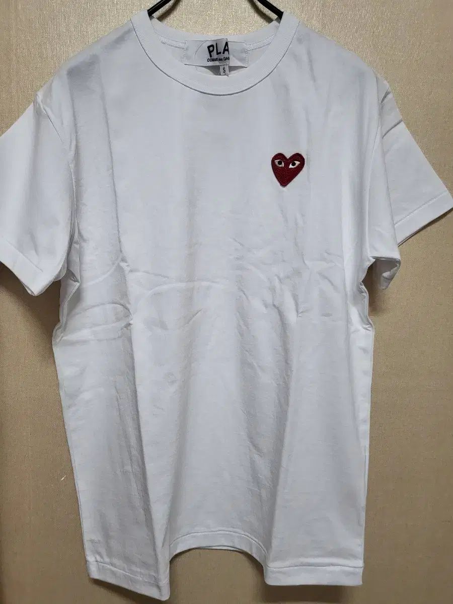 (新品) コム・デ・ギャルソン 半袖Tシャツ 白 レッドワッペン