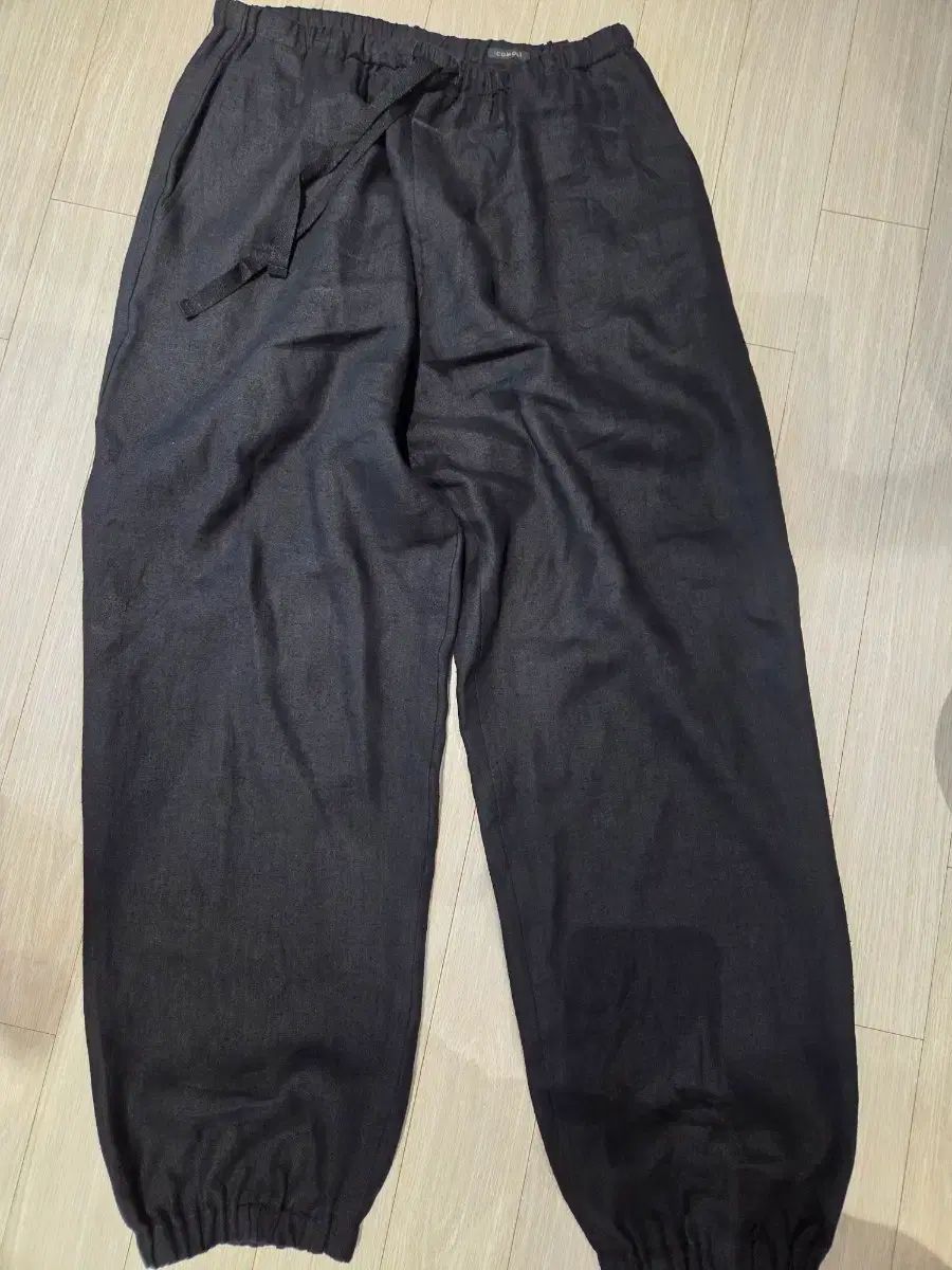 2 コモリ 26ss 有馬 かなナッパ ドローストリング パンツ ブラック