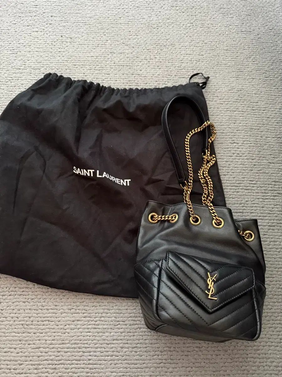 Saint Laurent サンローラン 퀼ティングラムスキン 조 バケットバッグ ミニ