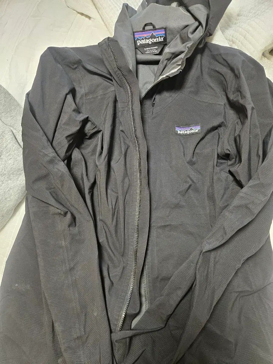 patagonia ブラック フード ウィンドブレーカー S