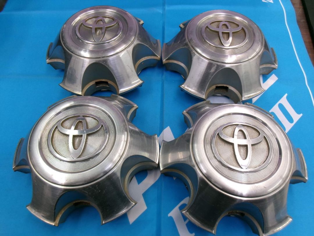 ハイラックスサーフ純正　中古センターキャップ　4個セット　神奈川県　ホイールキャップ　(SC116)