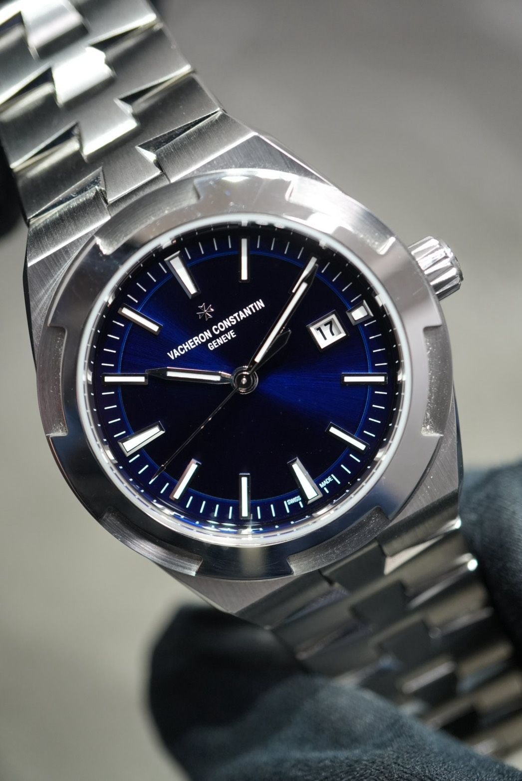 Vacheron Constantin ヴァシュロン コンスタンタン オーヴァーシーズ 2023年12月印 中古品 4600V/200A-B980