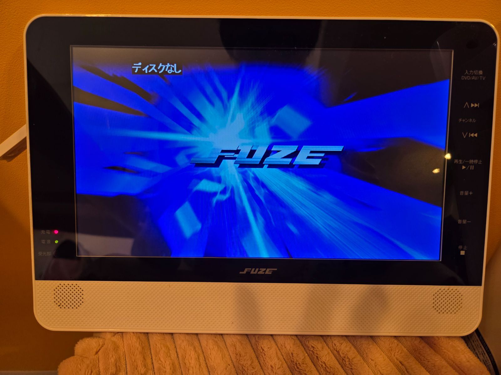FUZE 防水12インチ ポータブルDVD/TV PDV1200IP