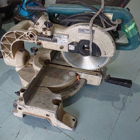 Makita 　マキタ　LS0711　7型スライドマルノコ