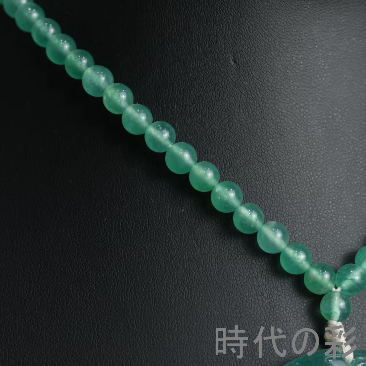 天然高氷種翡翠 山水図彫刻アート 長方形牌 縁起 中国美術品 贈答・収蔵・観賞用 超人気新品中国古美術 山水図 翡翠 ペンダント 高冰種 玉彫 氷透水潤