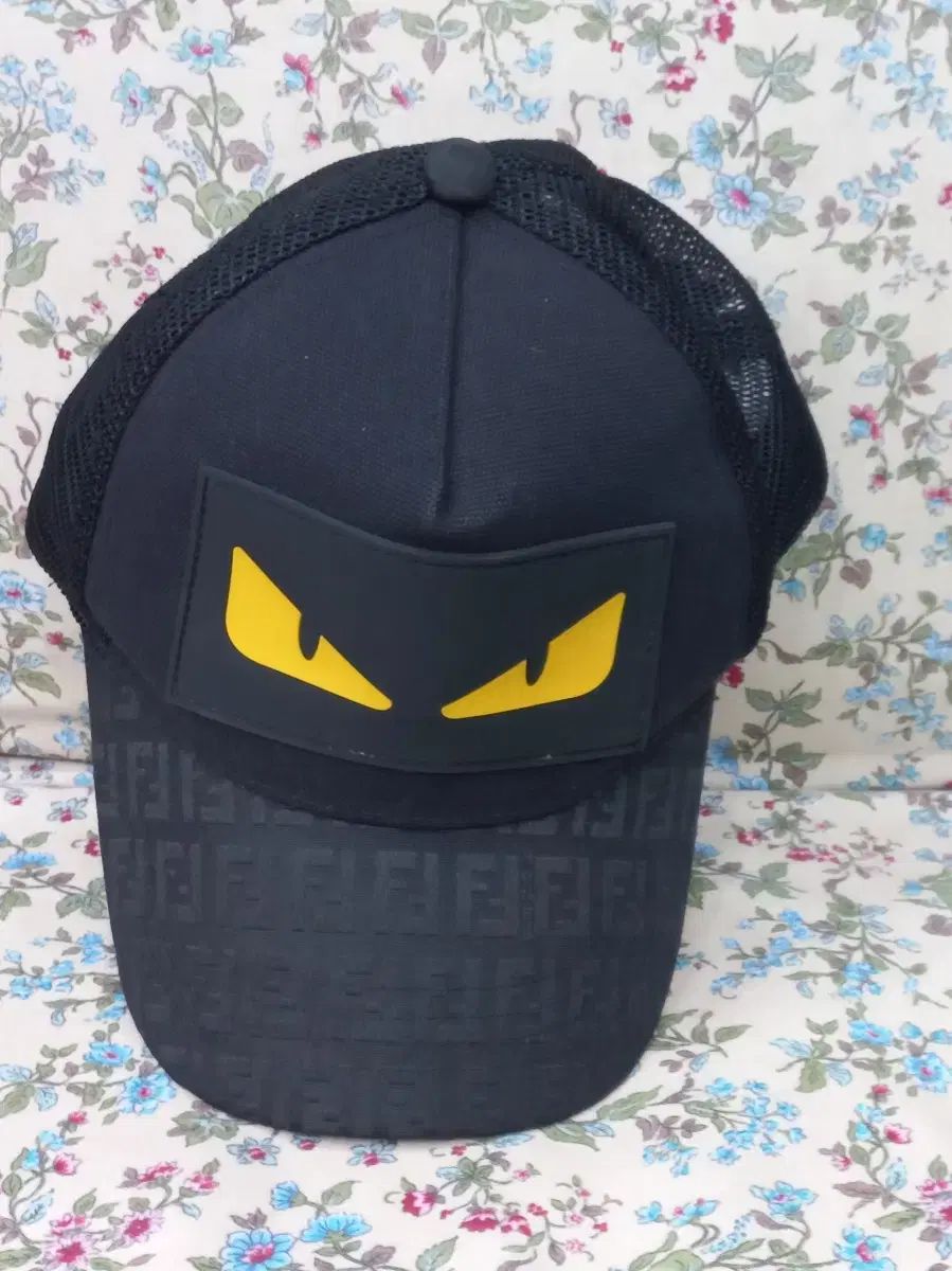 フェンディ MONSTER メッシュキャップ