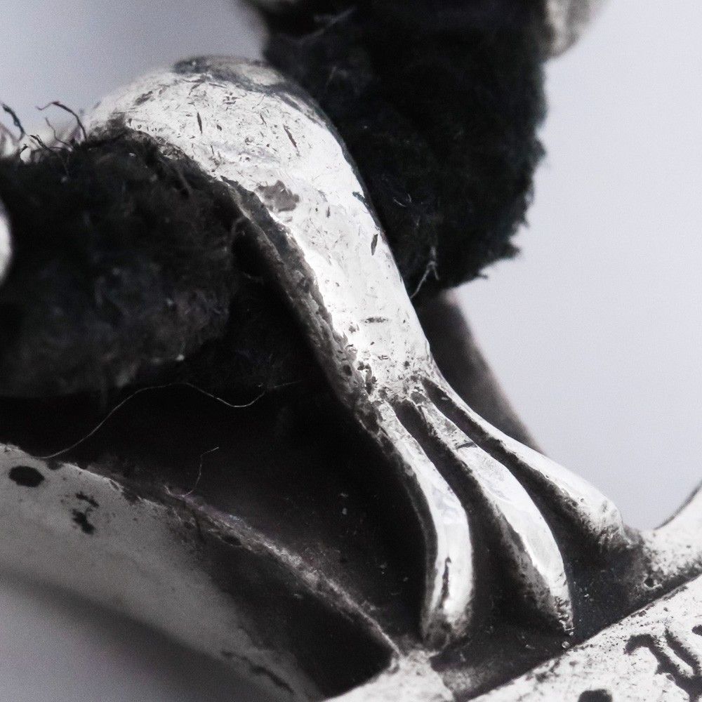 CHROME HEARTS クリンプトCHクロスペンダント スモール レザーブレイド