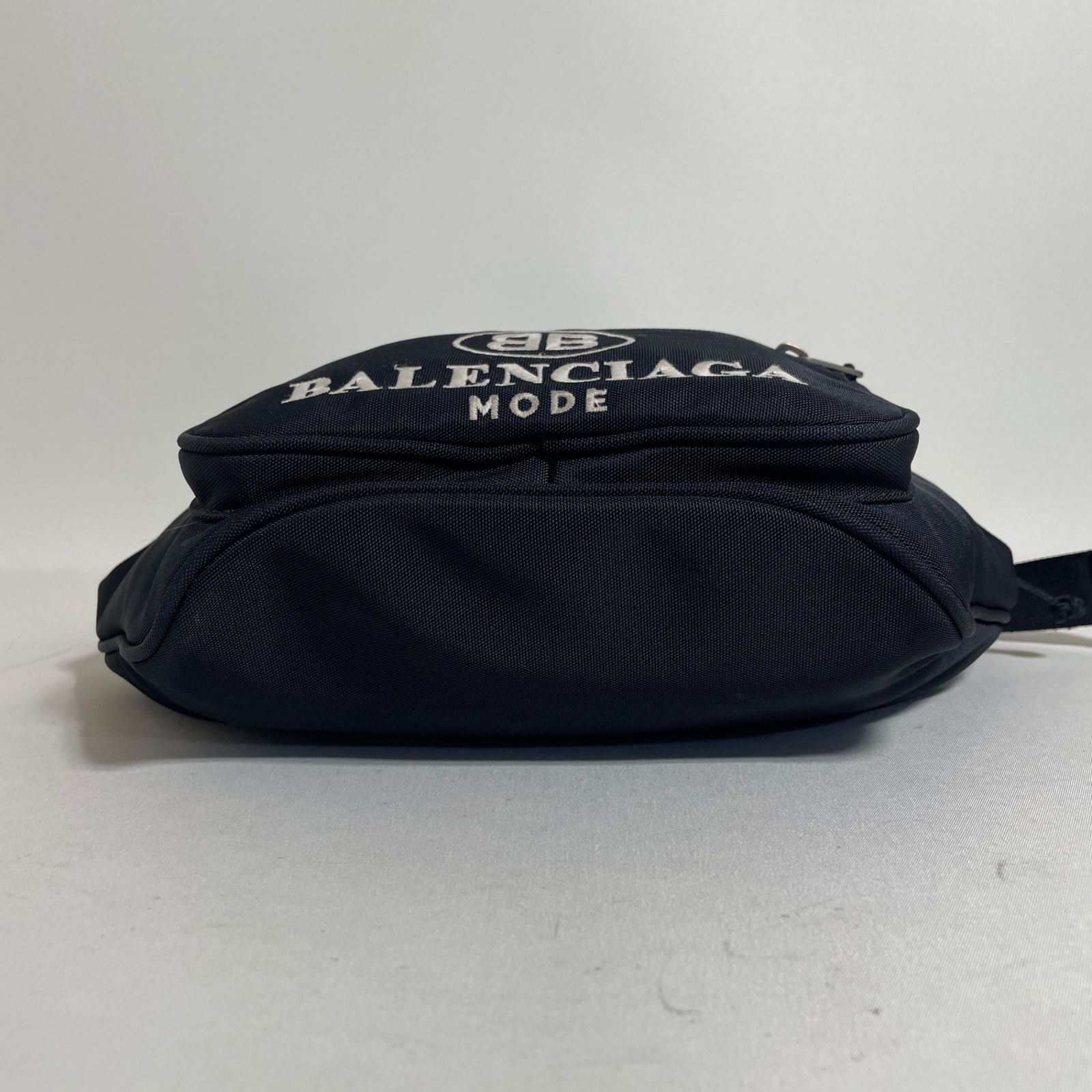 2605-98｜バレンシアガ ボディバッグ ナイロン ブラック 2605-98｜バレンシアガ ボディバッグ ナイロン ブラック - Mercari
