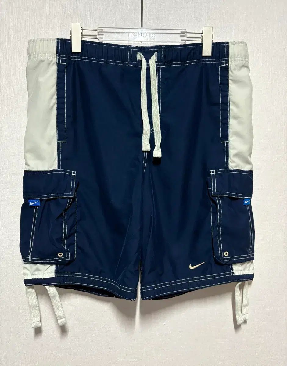 M OLD NIKE UTILITY SHORTS
