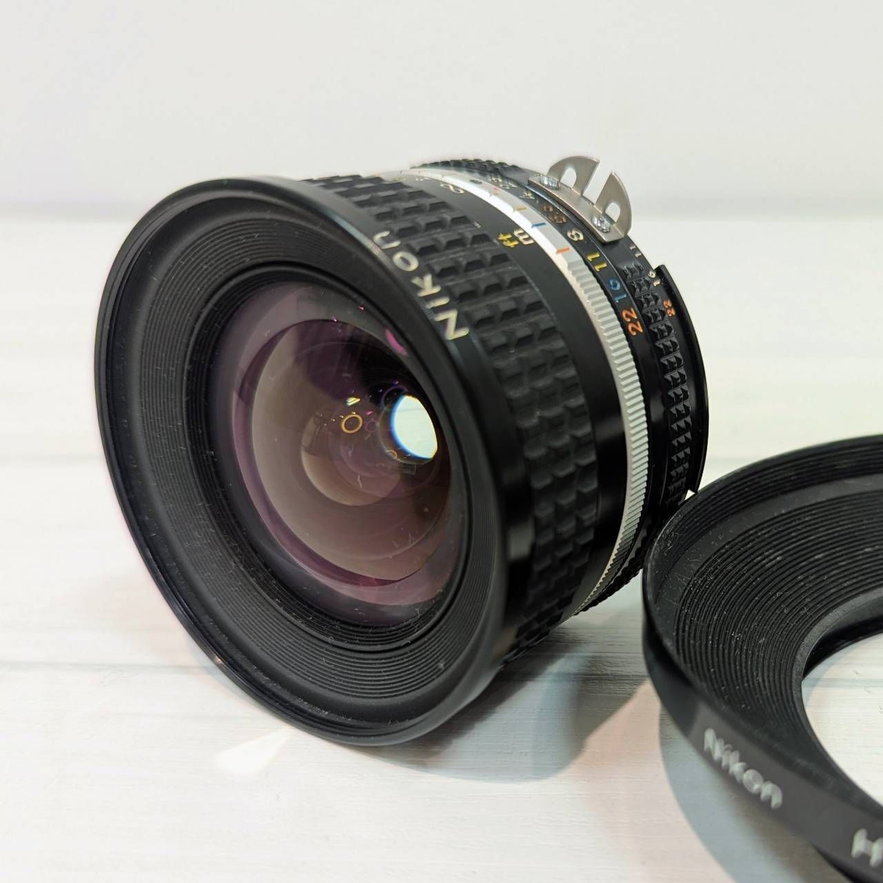 【塩】NIKKOR 20mm F2.8 Ai メタルフード付属　Nikon ニコン Fマウント マニュアルフォーカス 単焦点 広角レンズ【23828MO】E24
