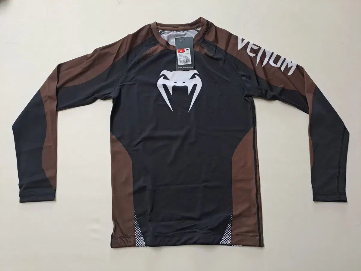 新品) VENUM ヴェナム ブラウン ロングスリーブ 柔術 Jiu-Jitsu ラッシュガード 7,214円