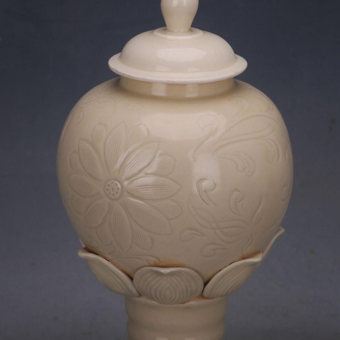 宋定窯 白釉暗刻堆彫蓋缶 景徳鎮 陶磁器 装飾品 現代工芸品 美術品 置物 春夏新作の宋定窯 白釉暗刻堆彫蓋缶 景徳鎮 陶磁器 装飾品 現代工芸品