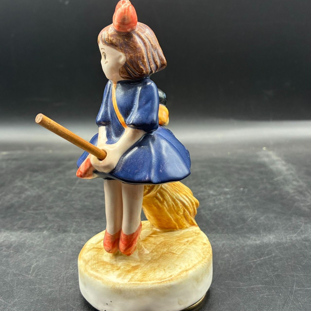 ジブリ　陶器製　オルゴール　魔女の宅急便　キキ　ジジ　フィギュア ジブリ 陶器製 オルゴール 魔女の宅急便 キキ ジジ フィギュア 作品別