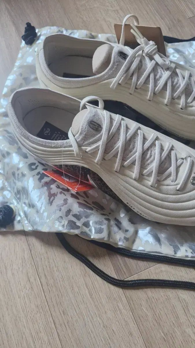新品/280 NIKE nu3 ティエンポ エリート