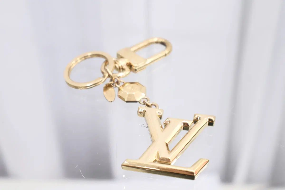 ルイヴィトン LV ファセット キーホルダー M65216