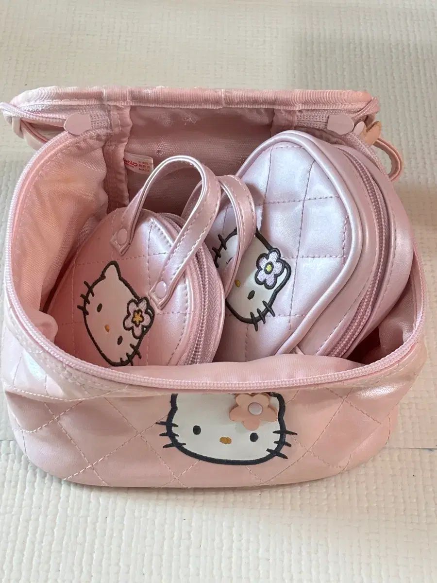 ハローキティ ゴー クラシック ピンク キルティング 財布 ポーチ まとめ 出品