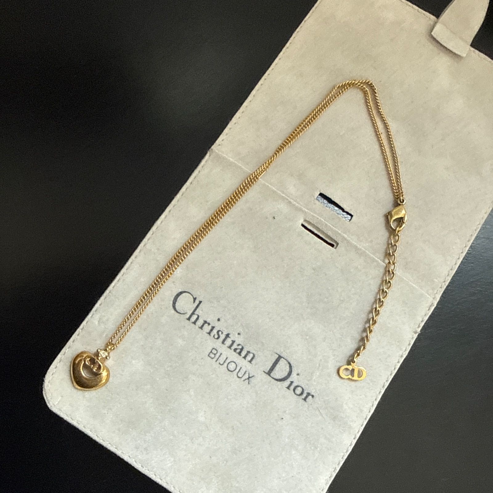 Christian Dior クリスチャンディオール ラインストーン付きCDロゴ
