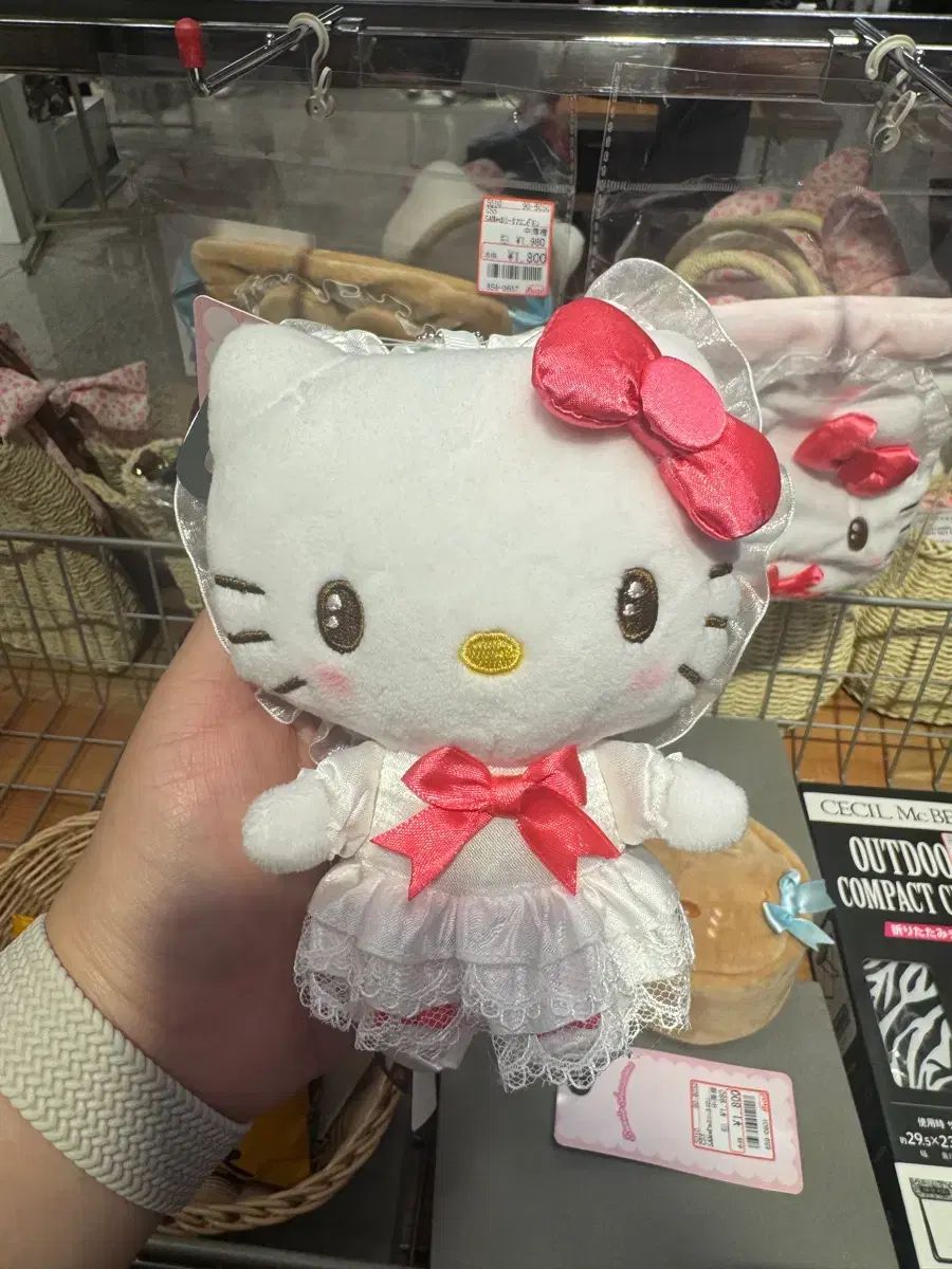 アベイル ハローキティ ぬいぐるみ