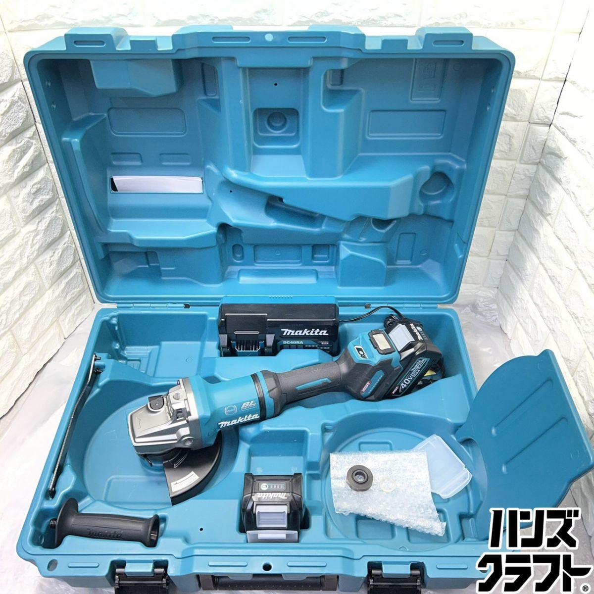 ▽【未使用保管品傷有】マキタ(Makita) 180mm充電式ディスクグラインダ 40Vmax4Ah バッテリ2本・充電器・ケース付 GA037GRMX【山口下関店】