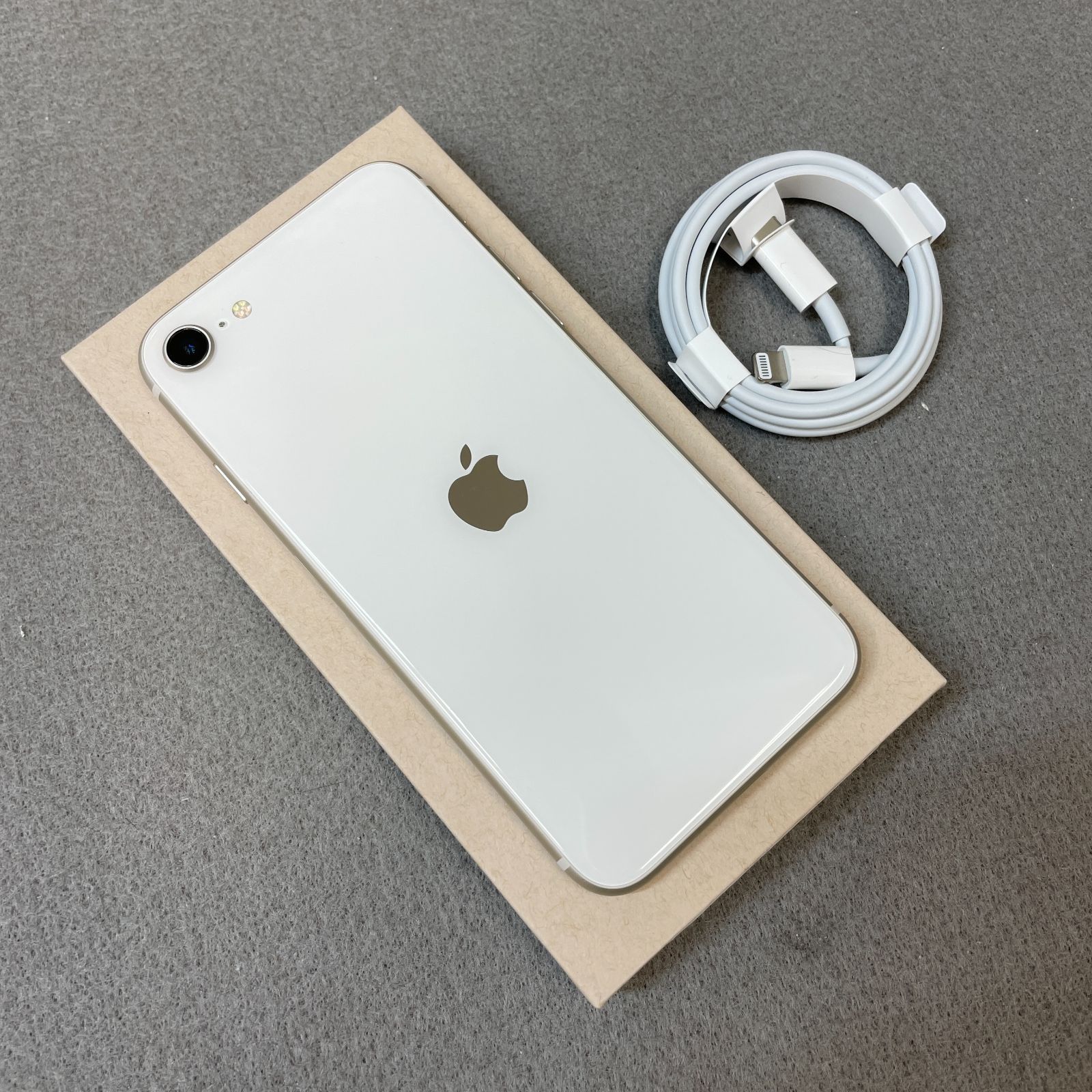 バッテリー 100% iPhone SE3 64GB スターライト 国内版 SIMフリー 送料無料