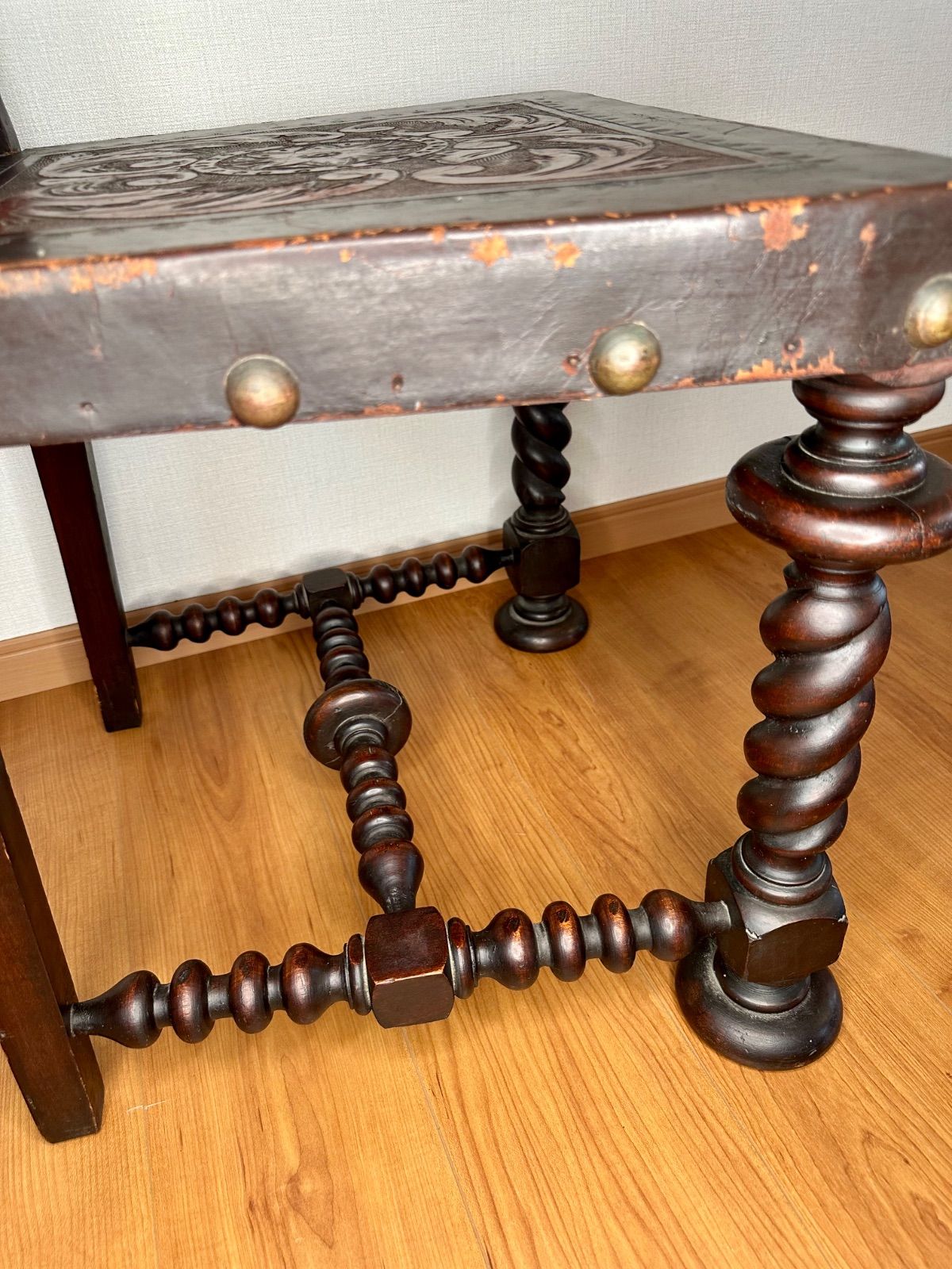 ポルトガル アンティークチェア 1880年代 レザー ウォールナット ポルトガル アンティークチェア 1880年代 レザー ウォールナット