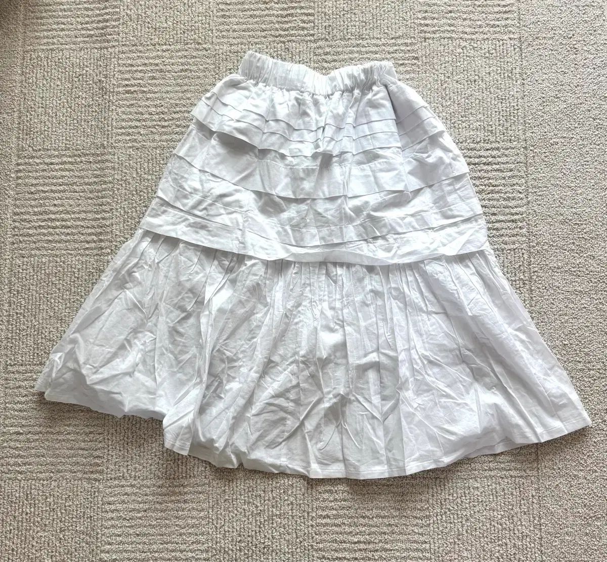 白 スカート