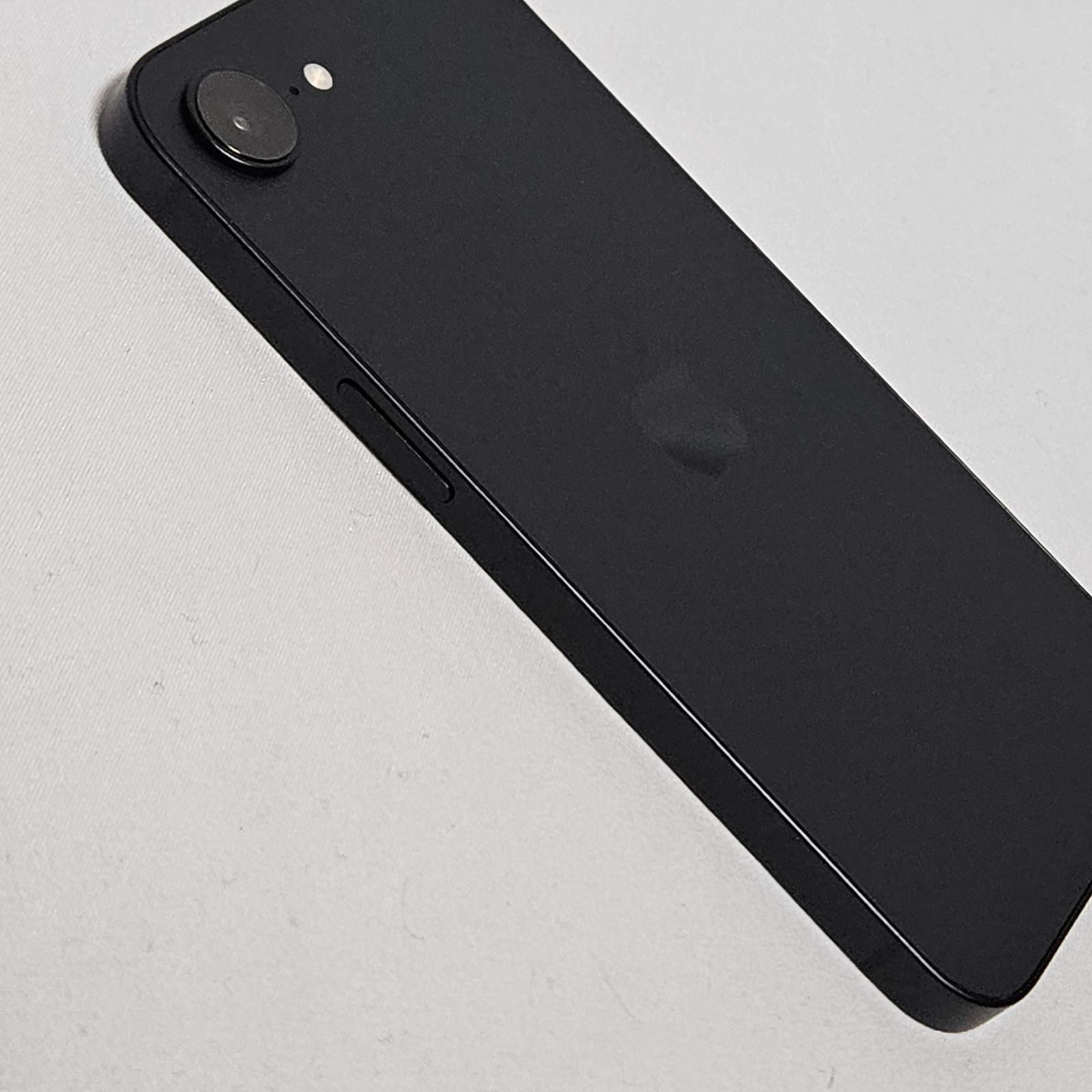 iPhone16e 128GB 未使用に近い SIMフリー ブラック - メルカリ