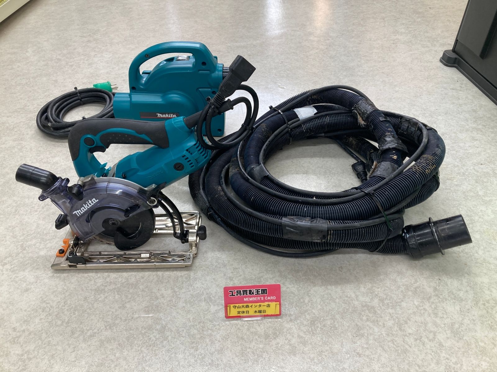 【中古品】【0921】makita(マキタ) 125㎜防じんマルノコ KS5200FX + 小型集塵機 モデル450　ITF8S5KAXV2E