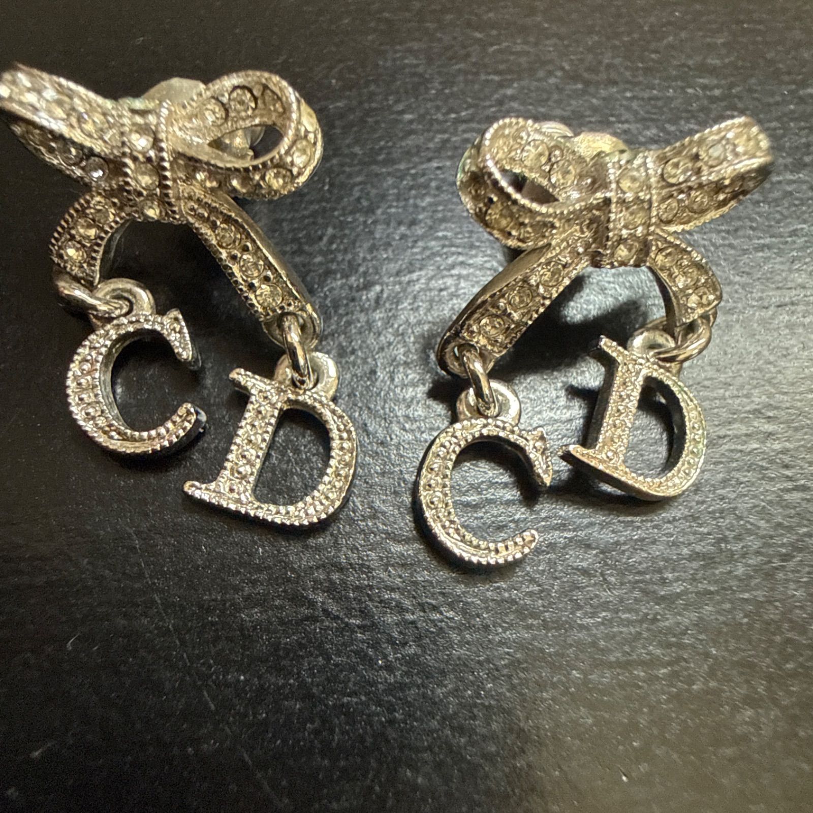Christian Dior クリスチャンディオール ラインストーン付きCDロゴ 