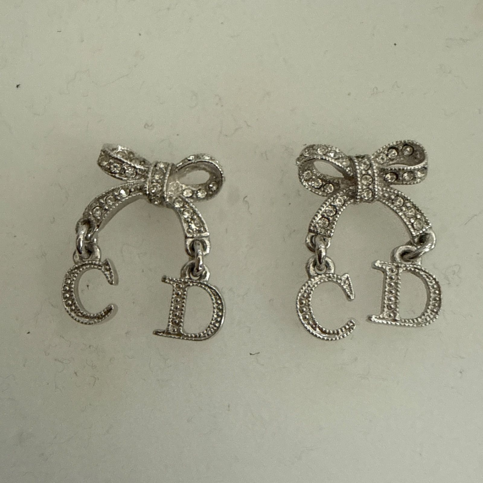 Christian Dior クリスチャンディオール ラインストーン付きCDロゴ 