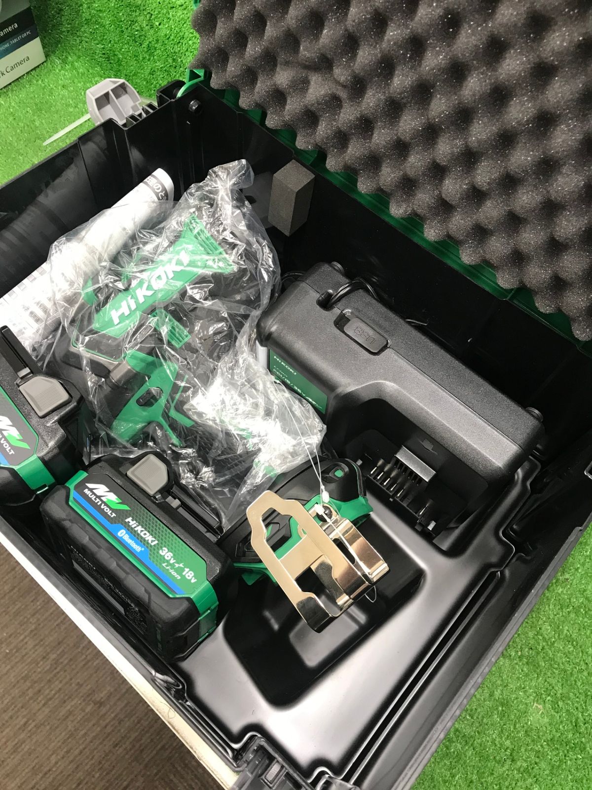 【未使用品】【0918】★HiKOKI(ハイコーキ) 36vコードレスインパクトレンチ (バッテリx2/充電器/ケース/六角ソケット別売) WR36DF(2XPSZ)　ITE690P5ITSA