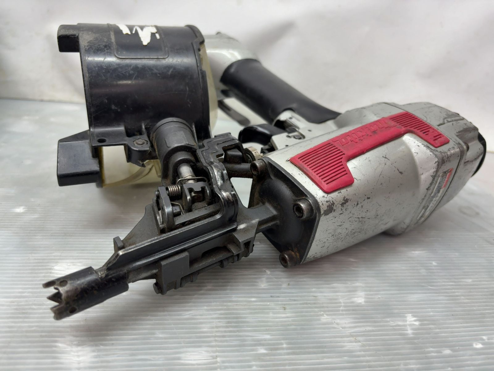 makita マキタ AN611 エア釘打 釘打ち機 32~65mm エア工具 エアーツール ケース付き makita マキタ AN611 エア釘打 釘打ち機 32~65mm エア工具 エアーツール ケース付き