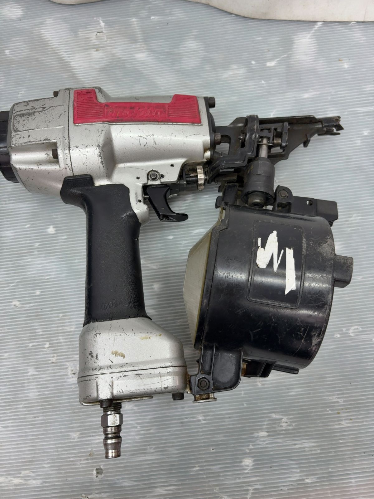 makita マキタ AN611 エア釘打 釘打ち機 32~65mm エア工具 エアーツール ケース付き makita マキタ AN611 エア釘打 釘打ち機 32~65mm エア工具 エアーツール ケース付き