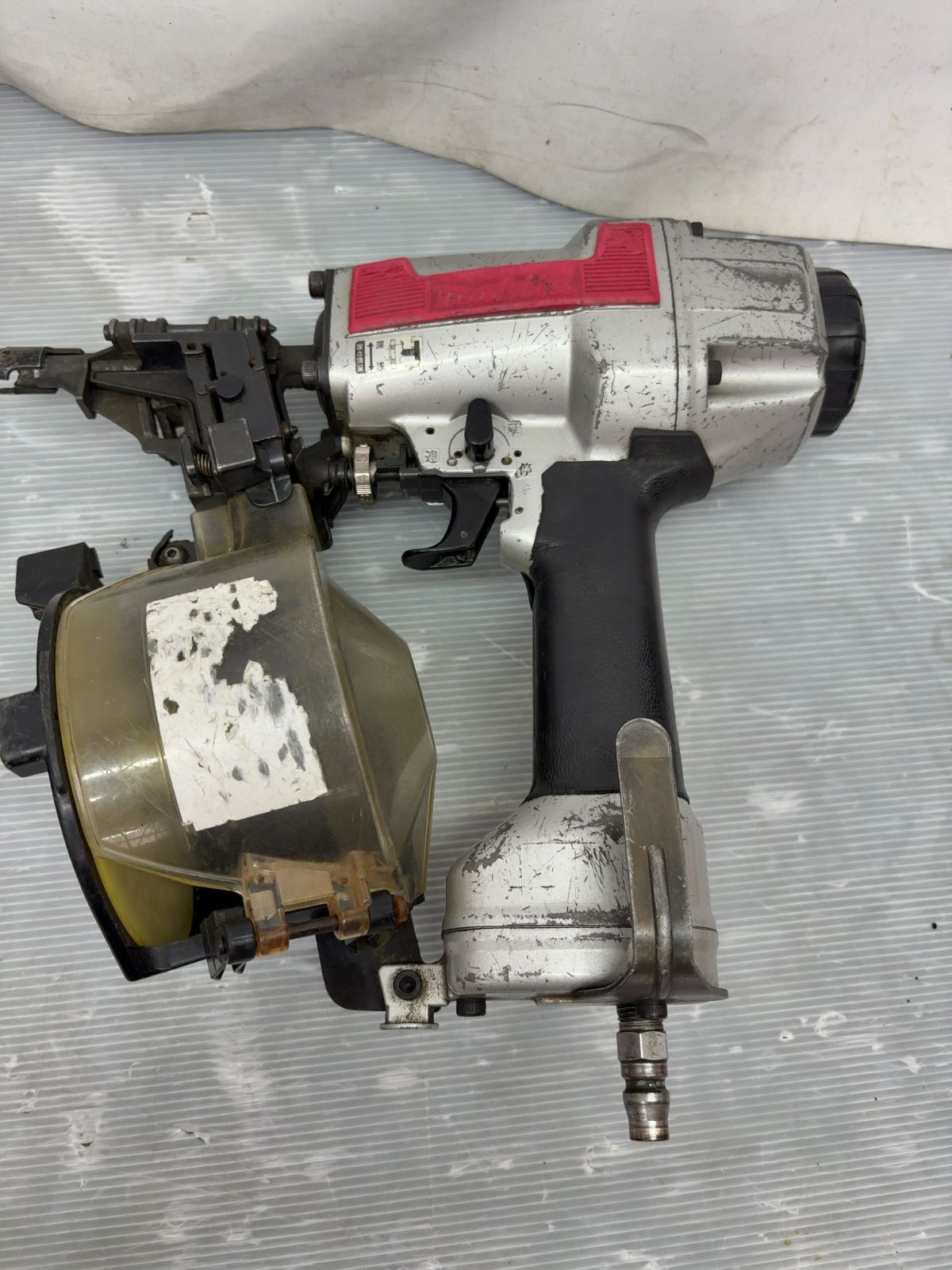 makita マキタ AN611 エア釘打 釘打ち機 32~65mm エア工具 エアーツール ケース付き makita マキタ AN611 エア釘打 釘打ち機 32~65mm エア工具 エアーツール ケース付き