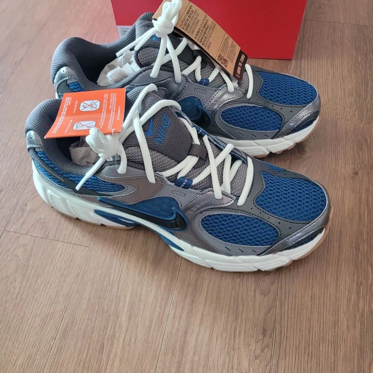 新品) NIKE ファッション ランニングシューズ 275