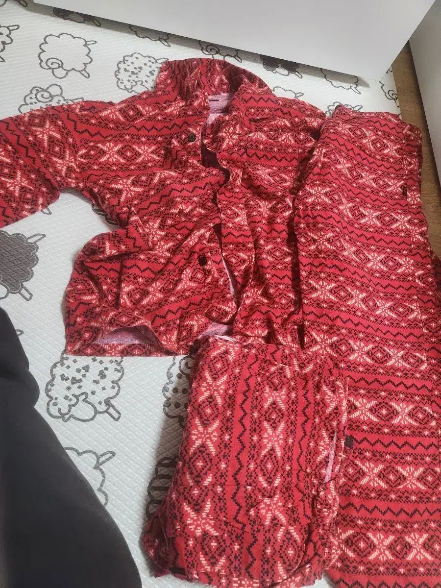 GUESS パジャマ 綿100％ 春 秋 冬 105 セット