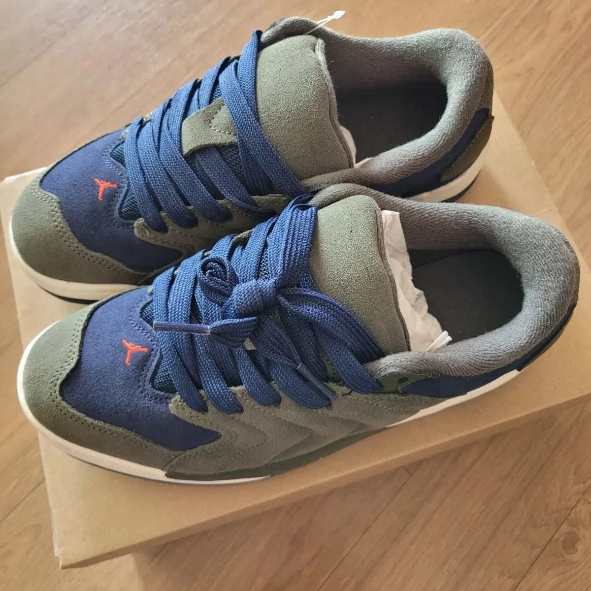 新品) NIKE ジョーダン セッション 245 スニーカー