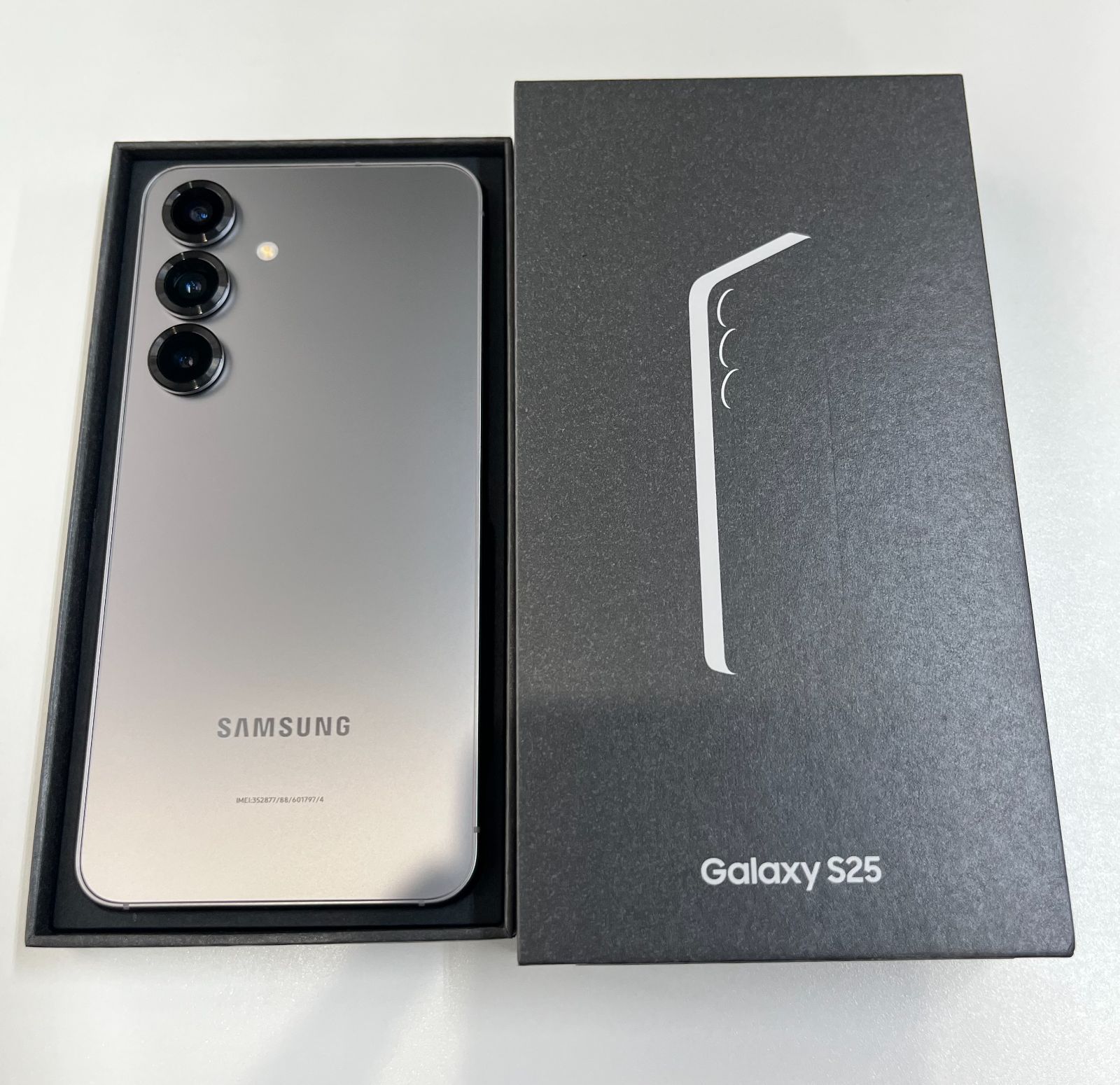 美品　Galaxy S25 512GB 国内版 SIMフリーSM-S931Q [シルバー]