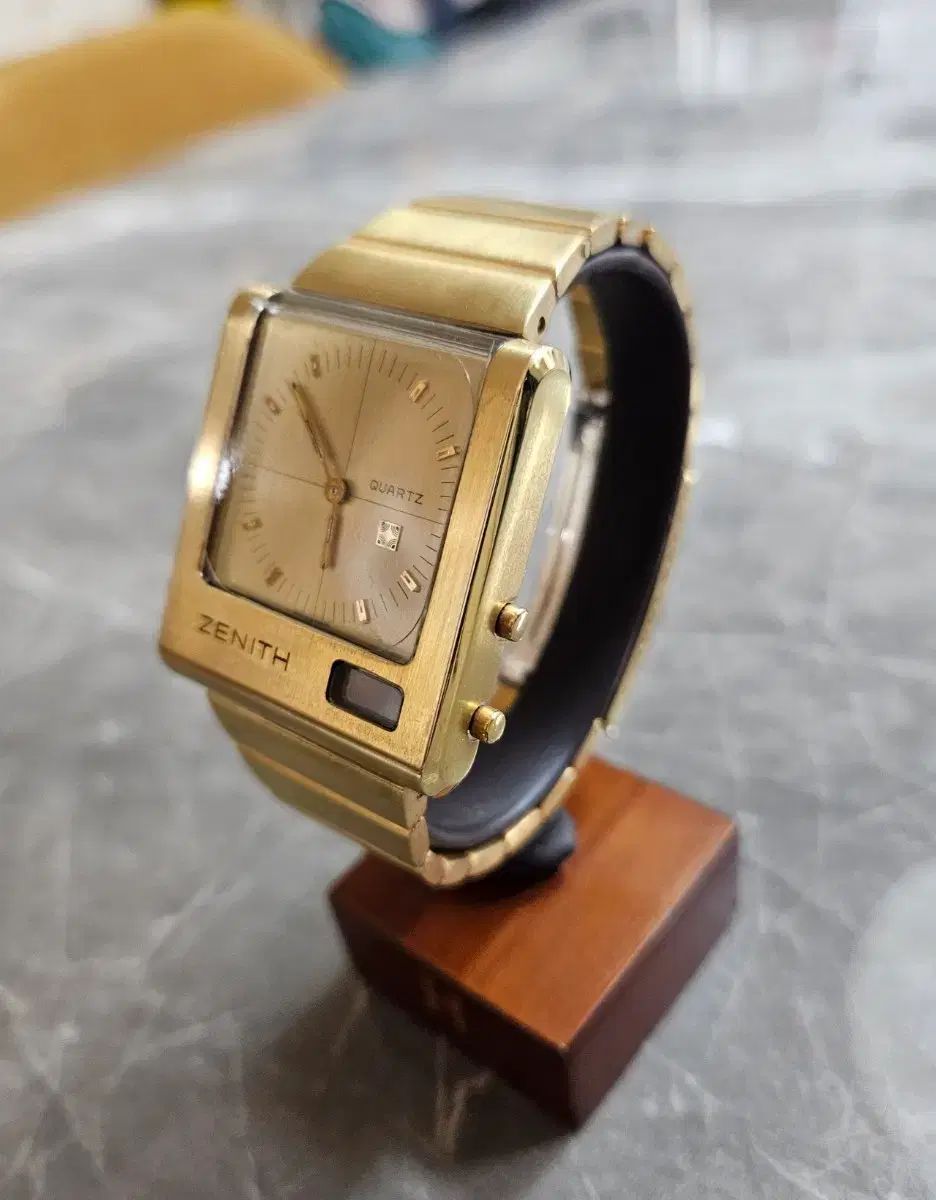 ZENITH ゼニス レア ヴィンテージ マルチクォーツ時計