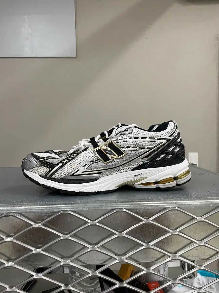 ニューバランス 1906R 白 GOLD 290 7,998円