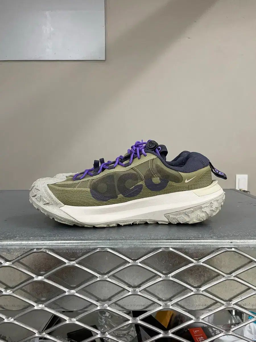 ナイキ ACG マウンテン フライ 2 ロー ニュートラル オリーブ 275