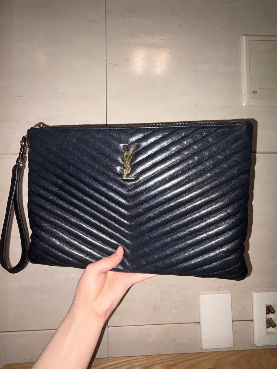 YVES SAINT LAURENT イヴ・サンローラン クラッチバッグ(正規品) オーバーサイズ