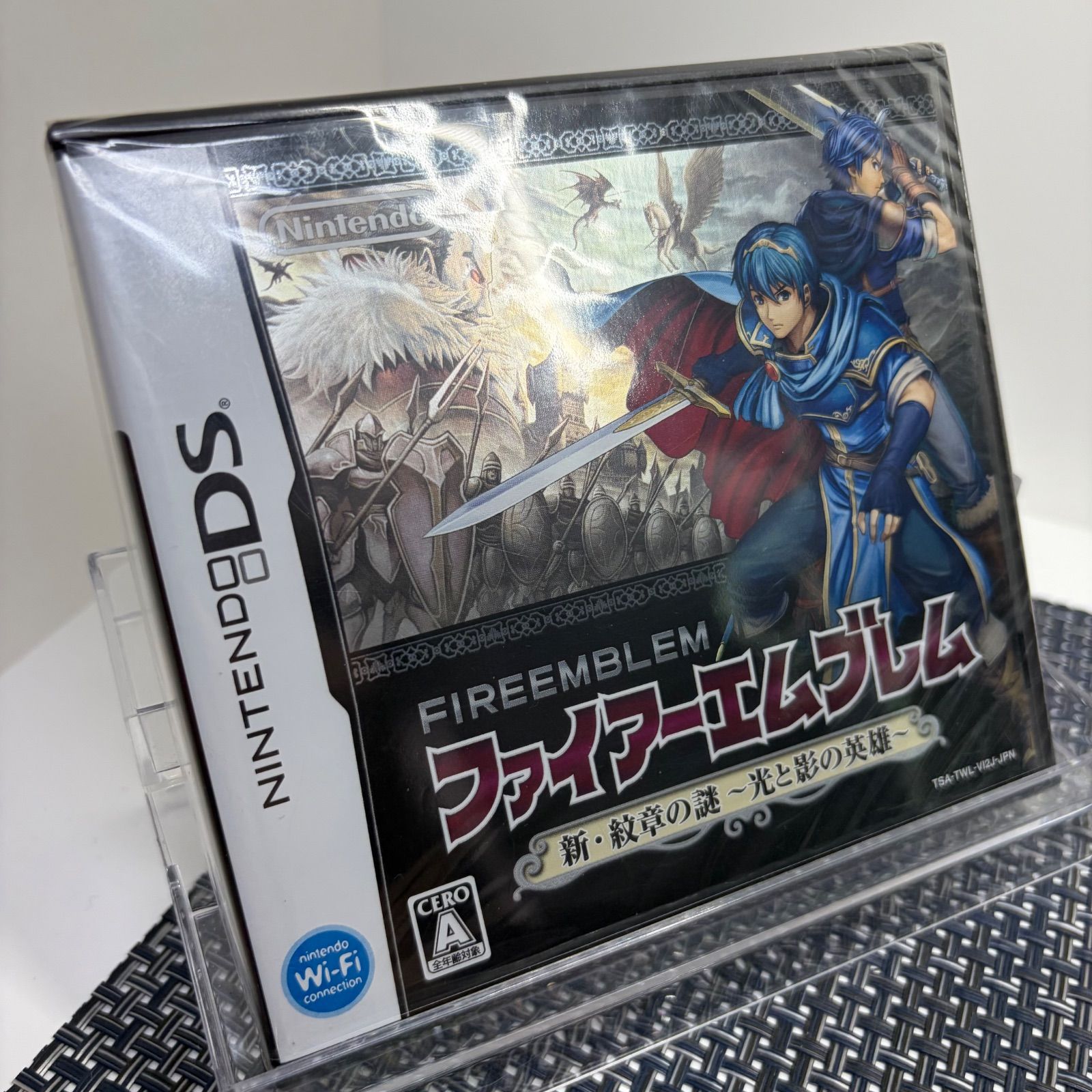 新品未開封】DS ファイアーエムブレム 新・紋章の謎〜光と影の英雄