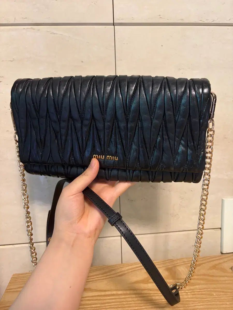 ミュウミュウ ブラック マテラッセ チェーン ショルダーバッグ (正規品)
