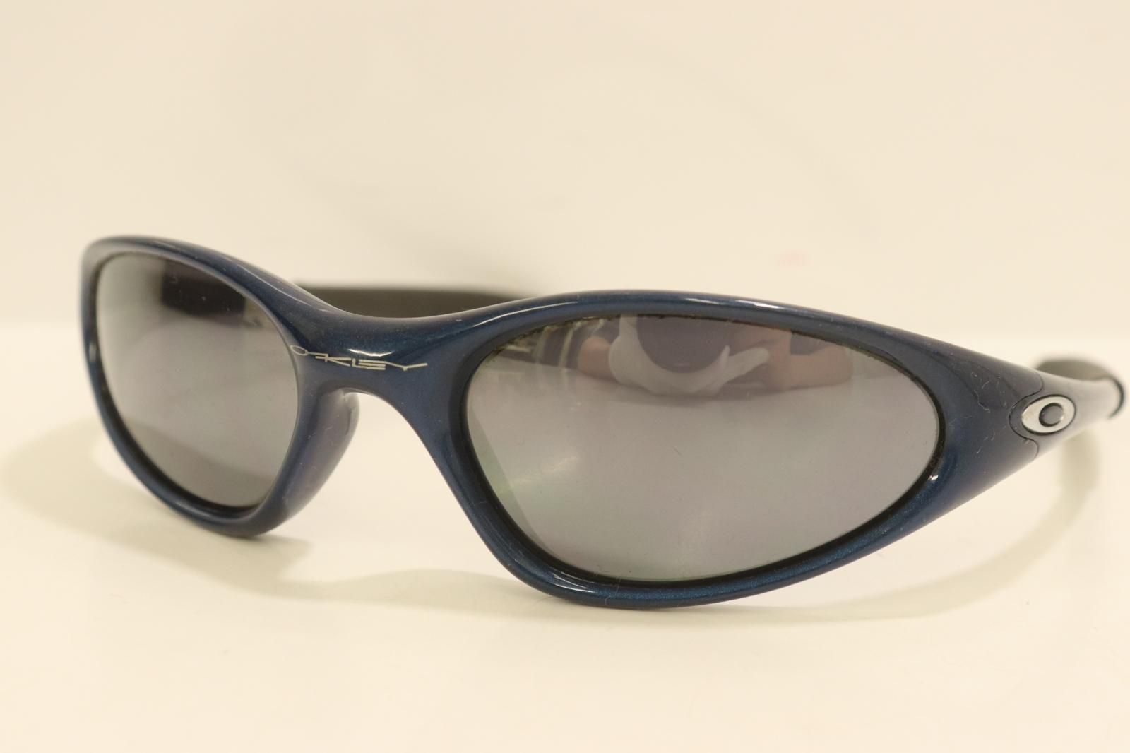 【中古】 OAKLEY メンズサングラス -- MINUTE サングラス OAKLEY -- 紫 パープル ロゴ