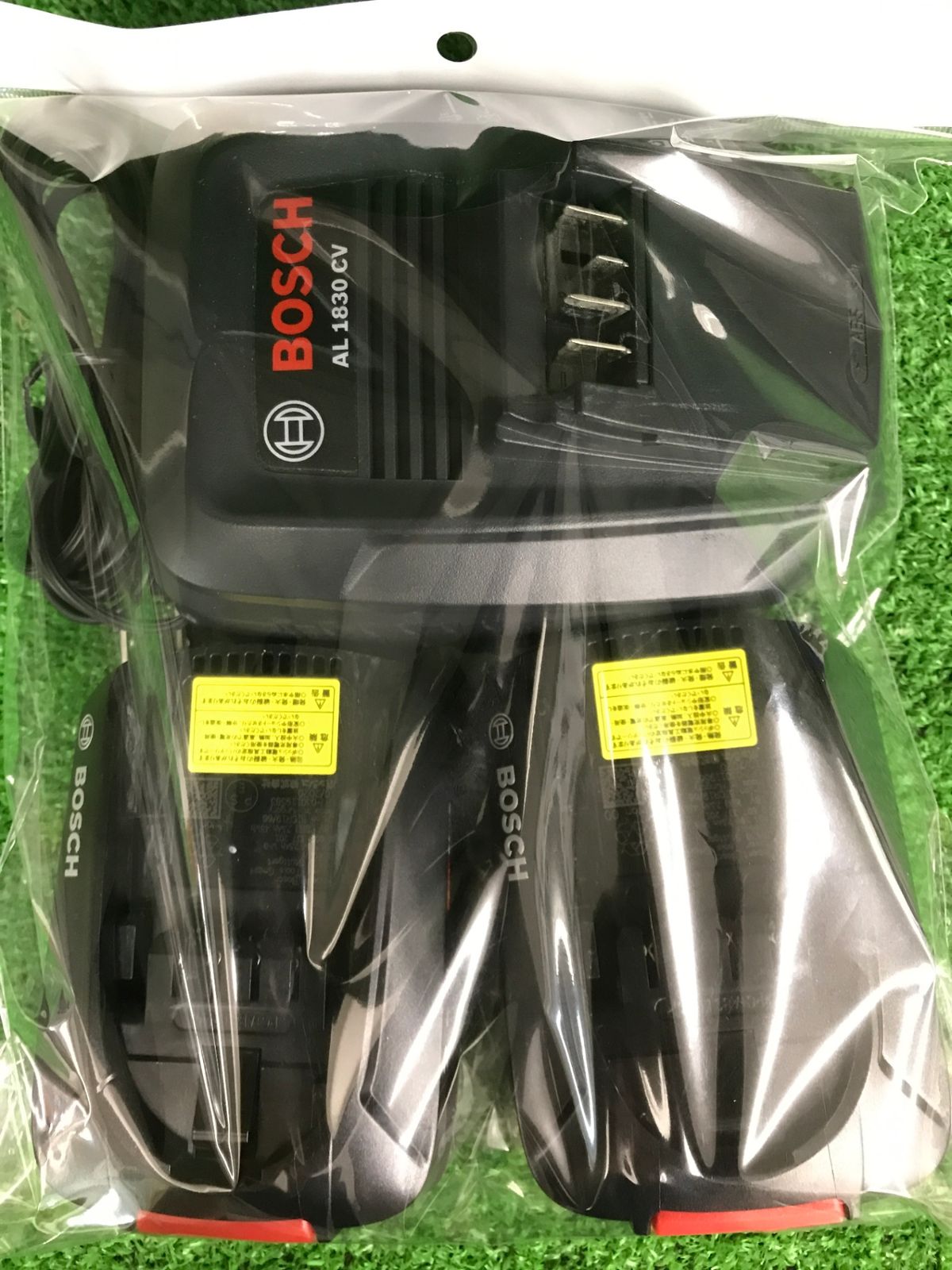 【中古品】【0906】BOSCH(ボッシュ) 18V2.5Ahリチウムイオンバッテリー2個＋18V充電器 AL1830CV セット　IT2FF6YDU4JV
