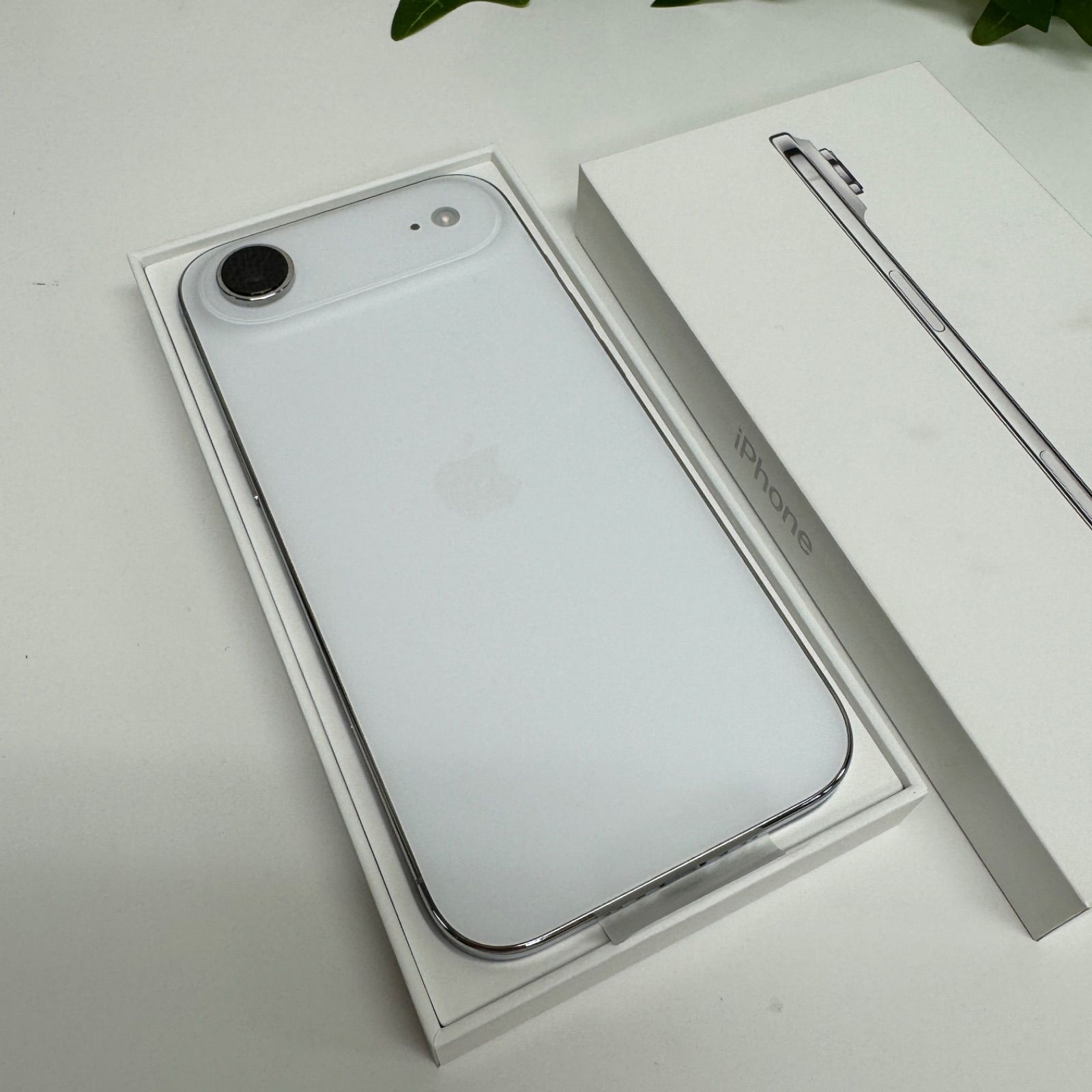 iPhone SE3 64GB スターライト SIMフリー 新品同様 - メルカリ