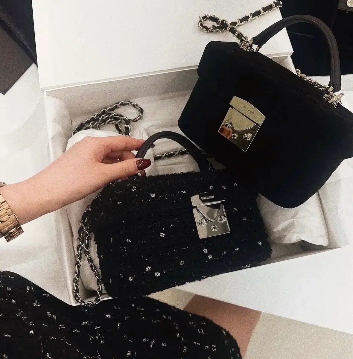 THE LAURENT ハーフムーン シークイン バッグ