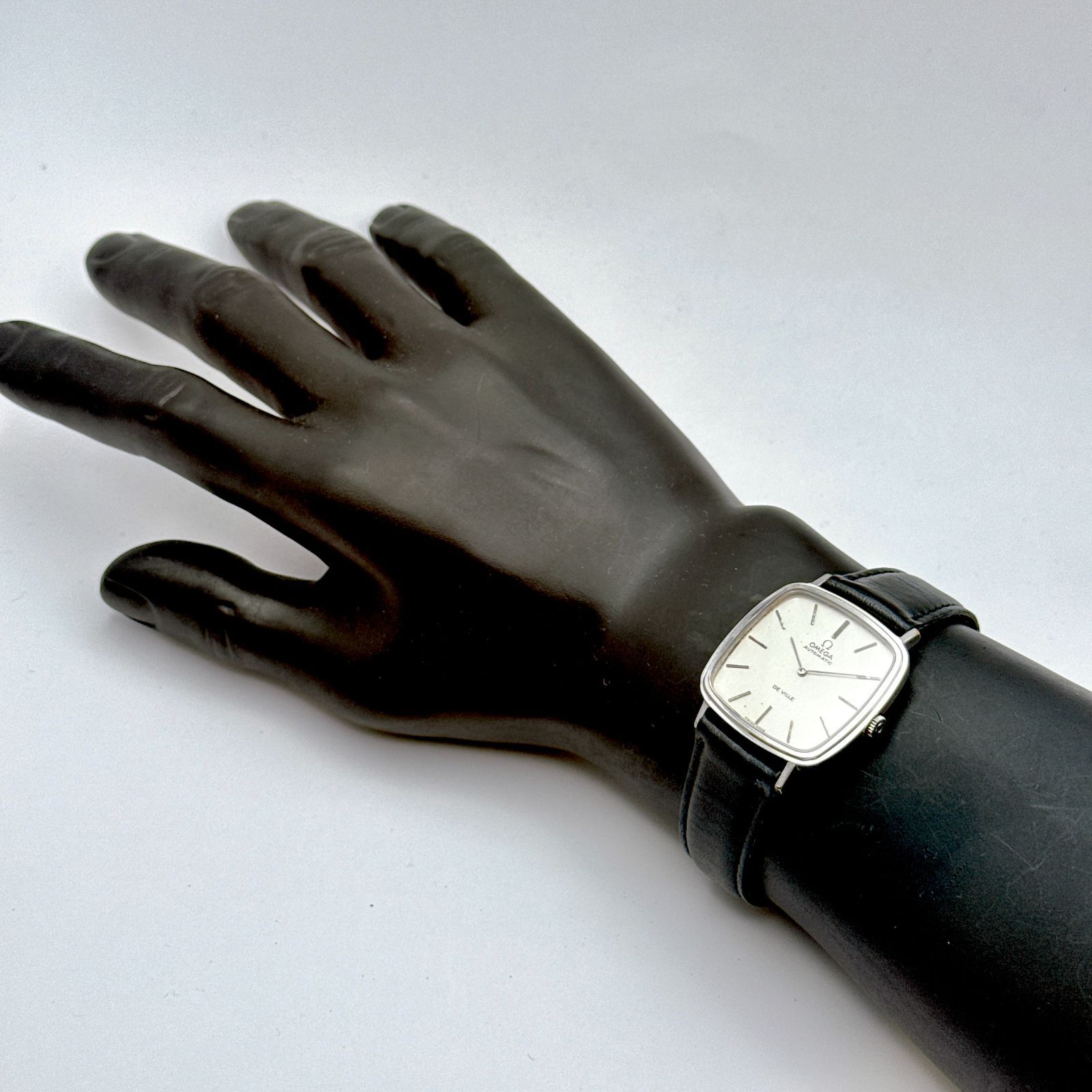 A140【稼働品・1970年代 ヴィンテージ・純正尾錠】 OMEGA DE VILLE 