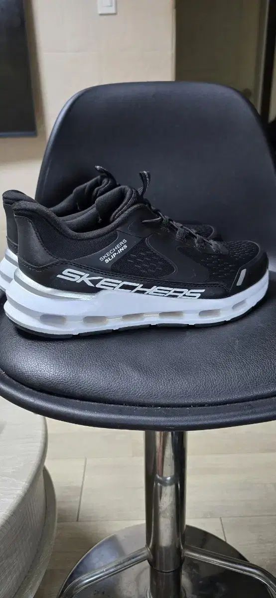 SKECHERS スケッチャーズ スリップイン スポーティ スニーカー ブラック 235